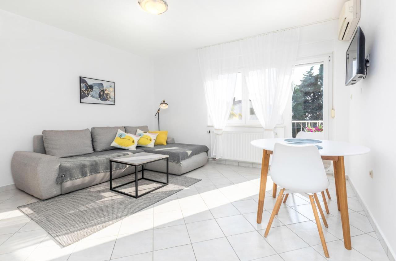 Apartments Villa Pavle 罗维尼 外观 照片